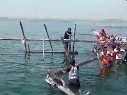 Ganggu Alur Pelayaran, Ratusan Bagan Nelayan Dibongkar Satpol PP