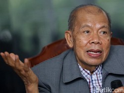 Mantan Hakim Konstitusi Achmad Roestandi Wafat