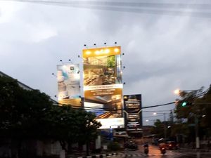 Demi Estetika, DPRD Dorong Pemkot Surabaya Atur Jarak Antar Reklame Demi Estetika, DPRD Dorong Pemkot Surabaya Atur Jarak Antar Reklame