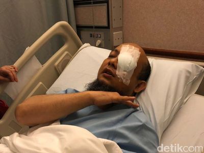 Foto: Kondisi Terbaru Novel Baswedan Usai Operasi Lanjutan