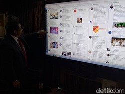 Punya Layar Jumbo, Fadli Zon Pantau Trump hingga Jokowi