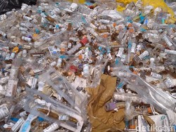 Hiii... Limbah Alat Medis di Cirebon Dapat Tularkan HIV