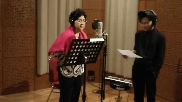 Penyanyi Titiek Puspa