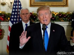 Video: Momen Trump Teken Dokumen Yerusalem Jadi Ibu Kota Israel
