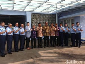 Akan Sarapan Bareng, Komisi I DPR Tiba di Rumah Marsekal Hadi Akan Sarapan Bareng, Komisi I DPR Tiba di Rumah Marsekal Hadi