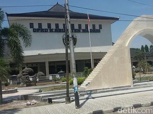 Soal Tugu Demokrasi Mirip Tangga Freemasonry, DPRD Lempar Tangan