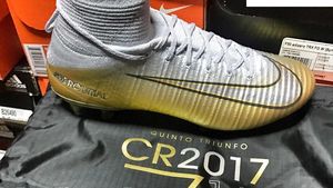 Sepatu Spesial yang Bocorkan Ronaldo Menang Ballon dOr