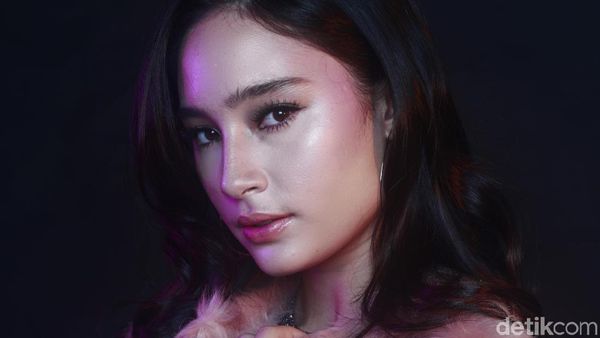 Beauty in Pink, Tatjana Saphira Celeb of The Month Bulan Ini