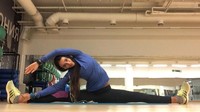 Sebagai seorang dokter tim sepakbola, Gameeva juga rajin berolahraga. Yoga adalah pilihannya (Foto: dok. Instagram -- @gameeva_victoria)