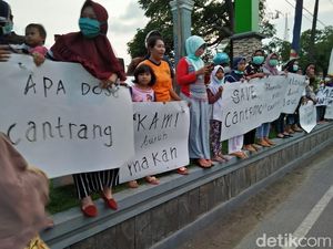 Kunker di Rembang, Menteri Susi Disambut Deretan Poster Pro Cantrang Kunker di Rembang, Menteri Susi Disambut Deretan Poster Pro Cantrang