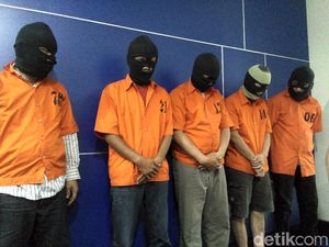 Selain Uang, Komplotan Karawang Juga Palsukan KTP hingga Visa