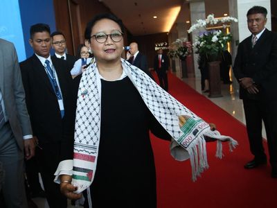 Foto: Syal Palestina Menlu Retno Saat Kutuk Sikap Trump