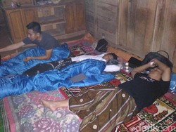 Wabup Trenggalek Ngantor di Desa, Warga Ramai-ramai Curhat