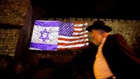 Foto: Bendera AS dan Israel yang Menyatu di Tembok Yerusalem