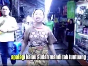 Gara-gara Lagu Tak Tun Tuang, Upik Isil Meroket Gara-gara Lagu Tak Tun Tuang, Upik Isil Meroket