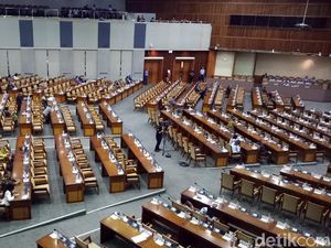 Fadli Zon Bacakan Surat Novanto Mundur dari Ketua DPR