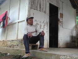 Mbah Waki, Hidup Sendirian di Bekas Penyimpanan Keranda Mayat