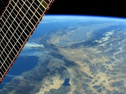 Gemerlap Cahaya Bumi Dilihat dari Angkasa