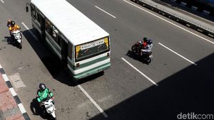 Bak Jagoan, Pengendara Motor Nekat Lawan Arus