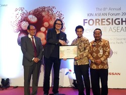 Melalui Gertak, Bupati Emil Raih Penghargaan Entrepreneur Award