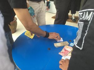 Petugas Temukan Karcis Parkir Palsu di Tempat Uji KIR Kedaung Angke