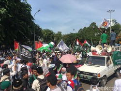 Massa Pendemo Kecewa Tak Bisa Bertemu Pihak Kedubes AS