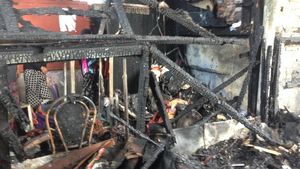 Penampakan Pasar Gembrong Lama yang Hangus Terbakar