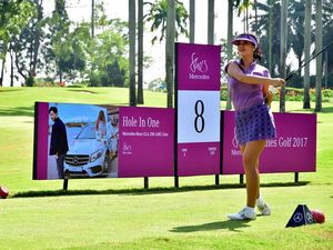 Farah Quinn Ikuti Turnamen Golf Mercy Farah Quinn Ikuti Turnamen Golf Mercy