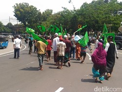 Massa yang Demo di Kedubes AS Bubar, Balik Lagi Usai Salat Jumat