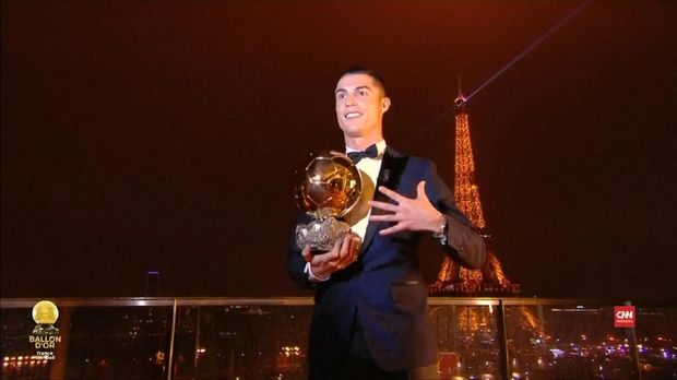 Cristiano Ronaldo menjadi pemain yang meraih lima Ballon d'Or selama berseragam Real Madrid. (