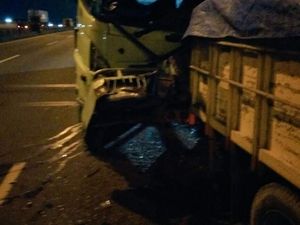 Kecelakaan Truk vs Truk Terjadi di Tol Jatinegara Arah Cawang