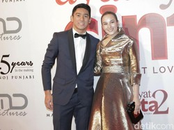 Gandeng Daffa Wardhana, Chelsea Islan Umbar Senyum Semringah