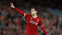 Di tengah rumor ketertarikan Barcelona pada musim panas 2017, Philippe Coutinho absen dari latihan Liverpool. Meski Juergen Klopp mengklaim kalau si pemain cedera, Coutinho disebut-sebut menolak bermain sampai bursa ditutup. Pada akhirnya Coutinho gabung ke Barca pada Januari 2018. Foto: Carl Recine/Reuters
