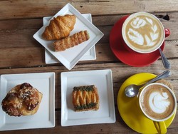 Sams Pattiserie : Enaknya Ngemil Danish Pastry hingga Cannoncini yang Renyah Legit