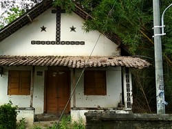 Rumah Hantu di Blitar yang Viral, Warga: Kosong Tapi Tak Berhantu