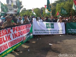 Usai Salat Asar Berjemaah, Massa Mulai Tinggalkan Kedubes AS