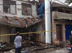 Kebakaran Ruko di Duren Sawit Padam, 2 Orang Terluka