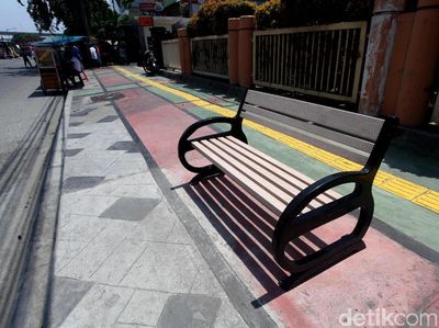 Trotoar di Jalan Yos Sudarso Kian Cantik dan Nyaman