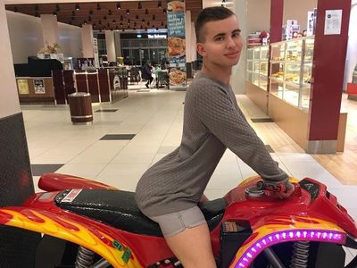 Foto: Pria Ini Punya Bokong Besar Saingannya Kim Kardashian