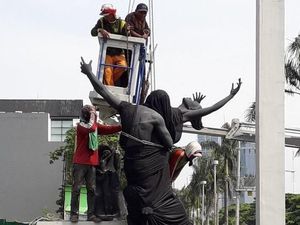Sempat Didemo, Patung Penari Balet di Citraland Surabaya Diturunkan