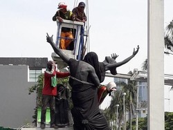 Sempat Didemo, Patung Penari Balet di Citraland Surabaya Diturunkan