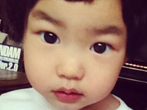Cantiknya Lee Haru, Anak Rapper Korea yang Nge-hits Banget