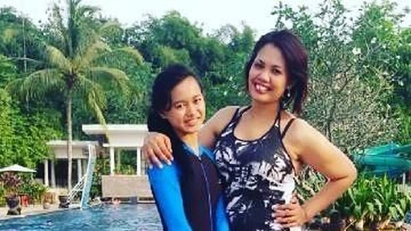 Intip Ely Sugigi Lakukan Olahraga Yuk!