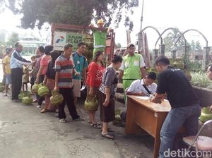 Warga Kabupaten Semarang Antri Gas Elpiji Operasi Pasar