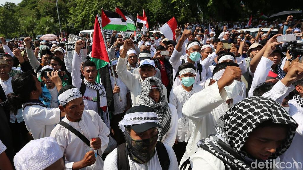 Suasana Terkini Demo di Depan Kedubes AS Suasana Terkini Demo di Depan Kedubes AS