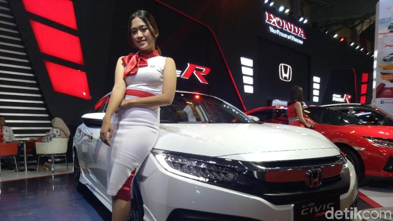 Liburan, Calon Dokter Cantik Ini Makara SPG di Pameran Mobil