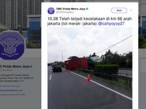 Truk Kontainer Tabrak Pembatas Jalan Tol Merak KM 66, Lalin Padat