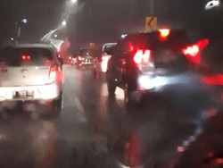 Hujan Mengguyur, Jalanan Jakarta Macet Parah