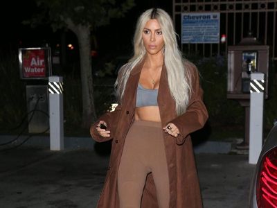 Foto: Gaya Seksi Kim Kardashian Pakai Yeezy Terbaru Ini Banyak Dipuji