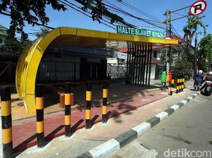 Apresiasi Renovasi Halte di Jakarta, Sandiaga: Keren Ya Apresiasi Renovasi Halte di Jakarta, Sandiaga: Keren Ya